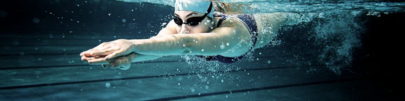 Female swimmer at the swimming pool. | VIACTIV Krankenkasse