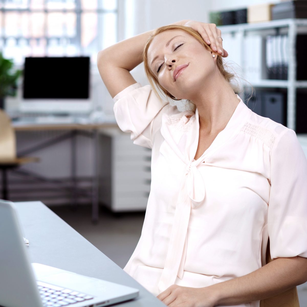 Nacken-Verspannung-Uebung | VIACTIV Krankenkasse