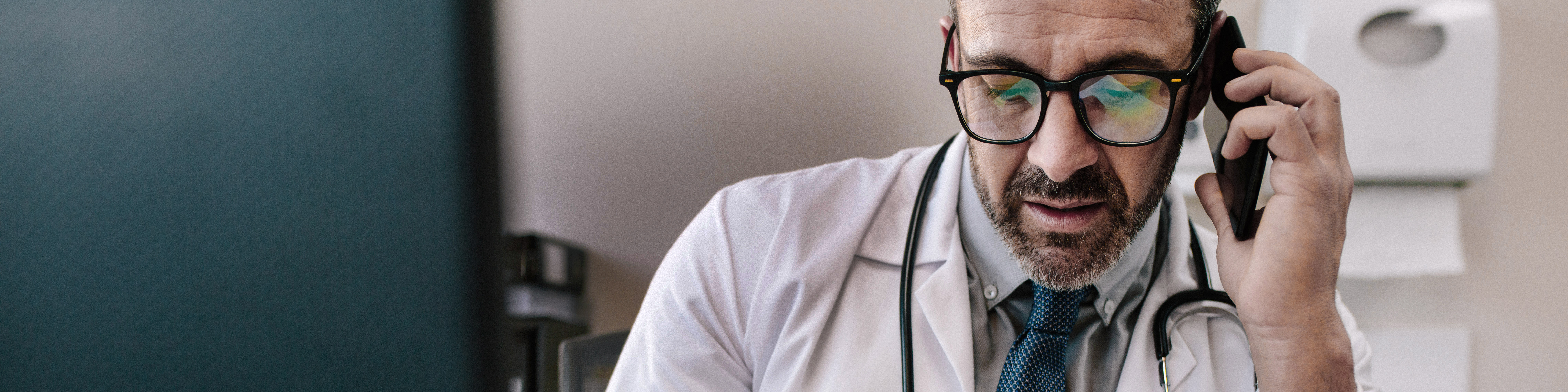 Ein Gesundheitsexperte beantwortet einen Anruf - VIACTIV Gesundheitstelefon | VIACTIV Krankenkasse