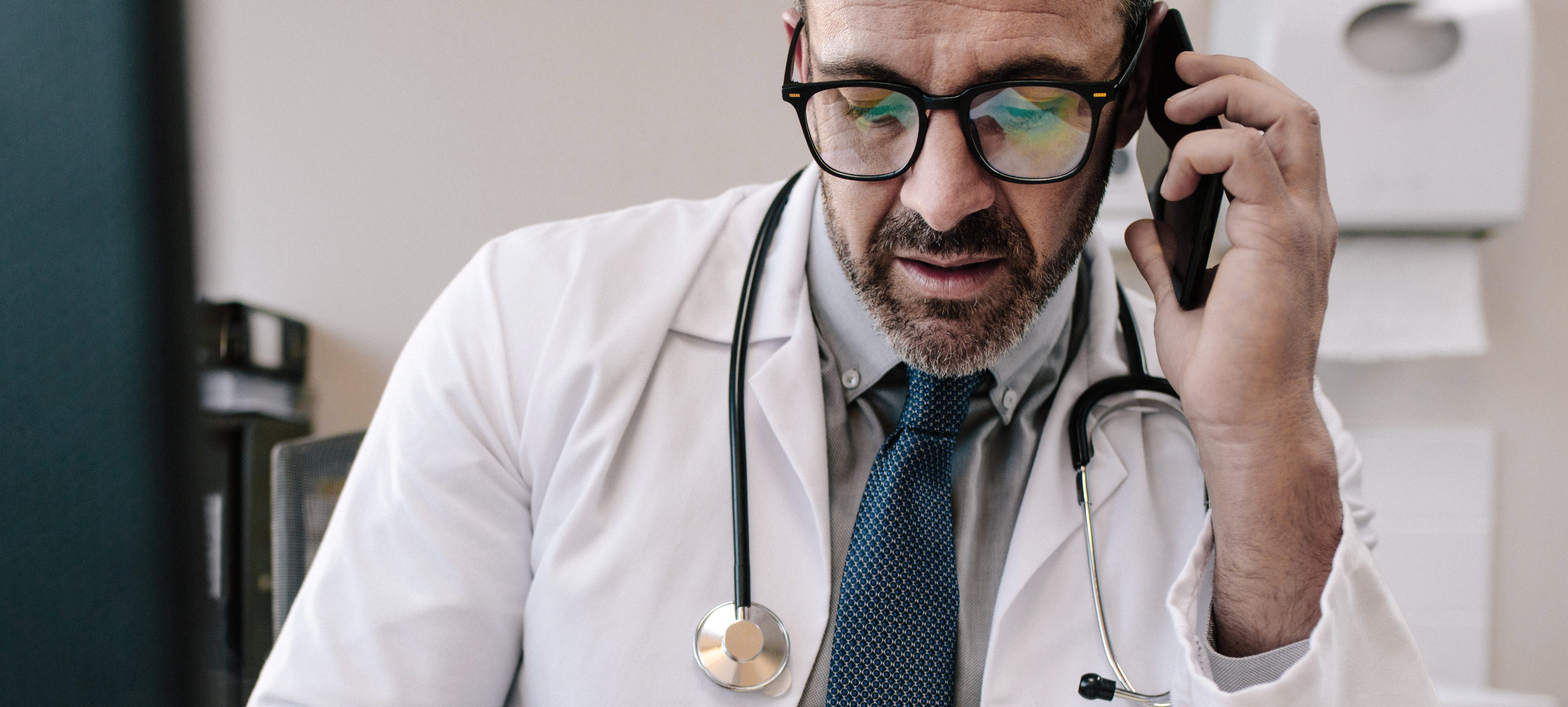 Ein Gesundheitsexperte beantwortet einen Anruf - VIACTIV Gesundheitstelefon | VIACTIV Krankenkasse