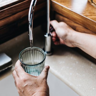 Wasser trinken Wasserhahn | VIACTIV Krankenkasse