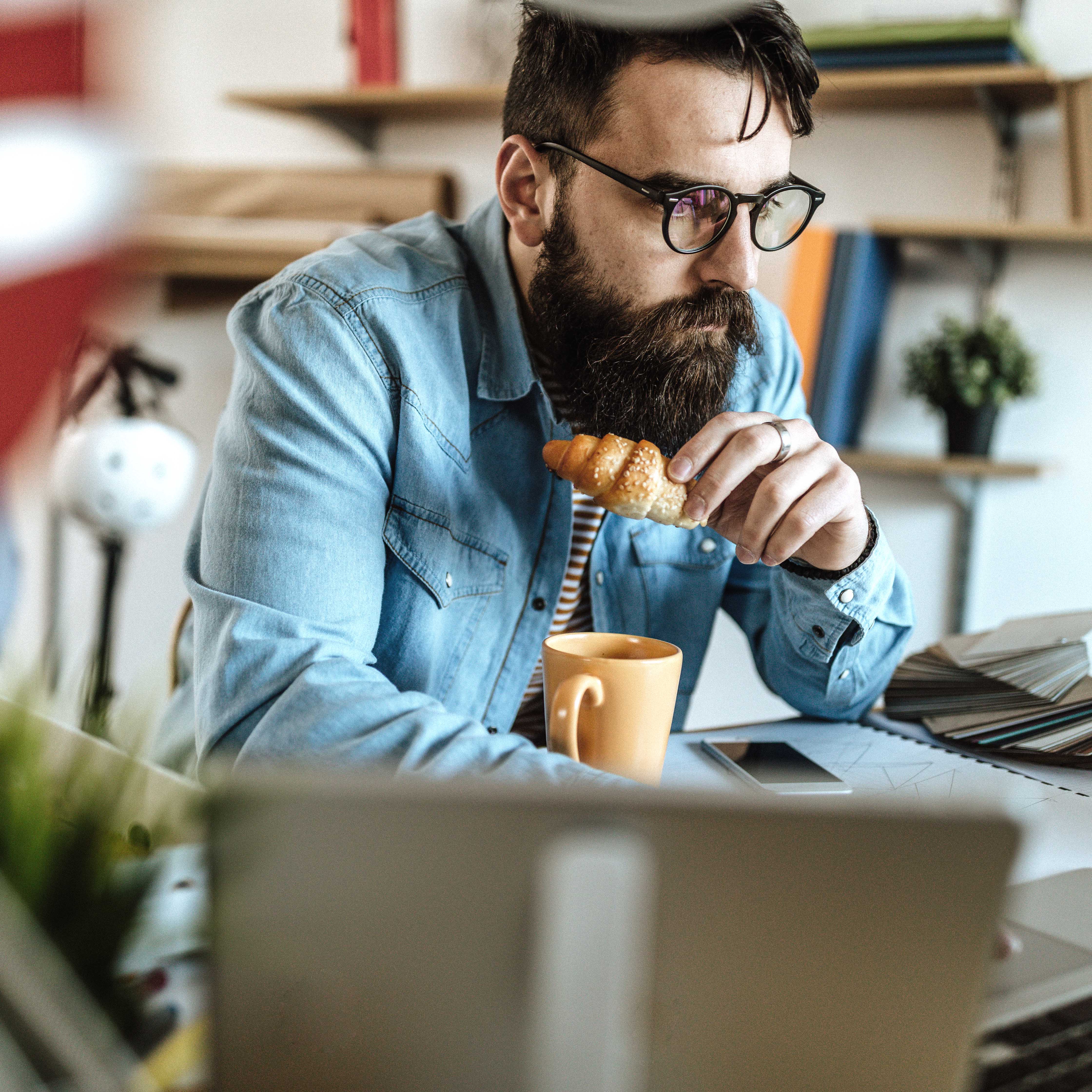 Futterfallen im Homeoffice | VIACTIV Krankenkasse