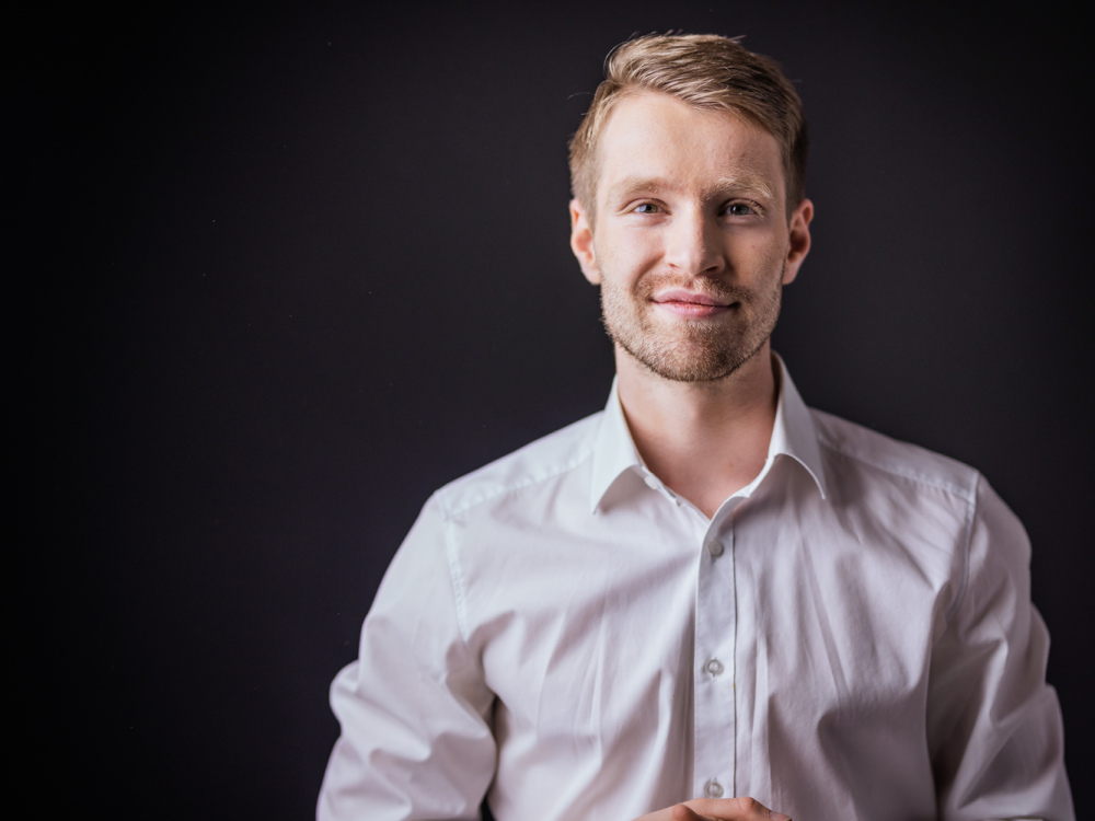 Ein Portrait des Medienexperten Florian Buschmann. | VIACTIV Krankenkasse