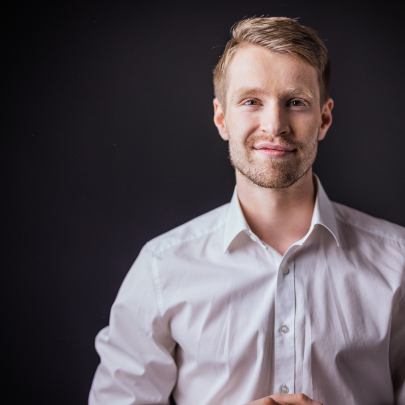 Ein Portrait des Medienexperten Florian Buschmann. | VIACTIV Krankenkasse