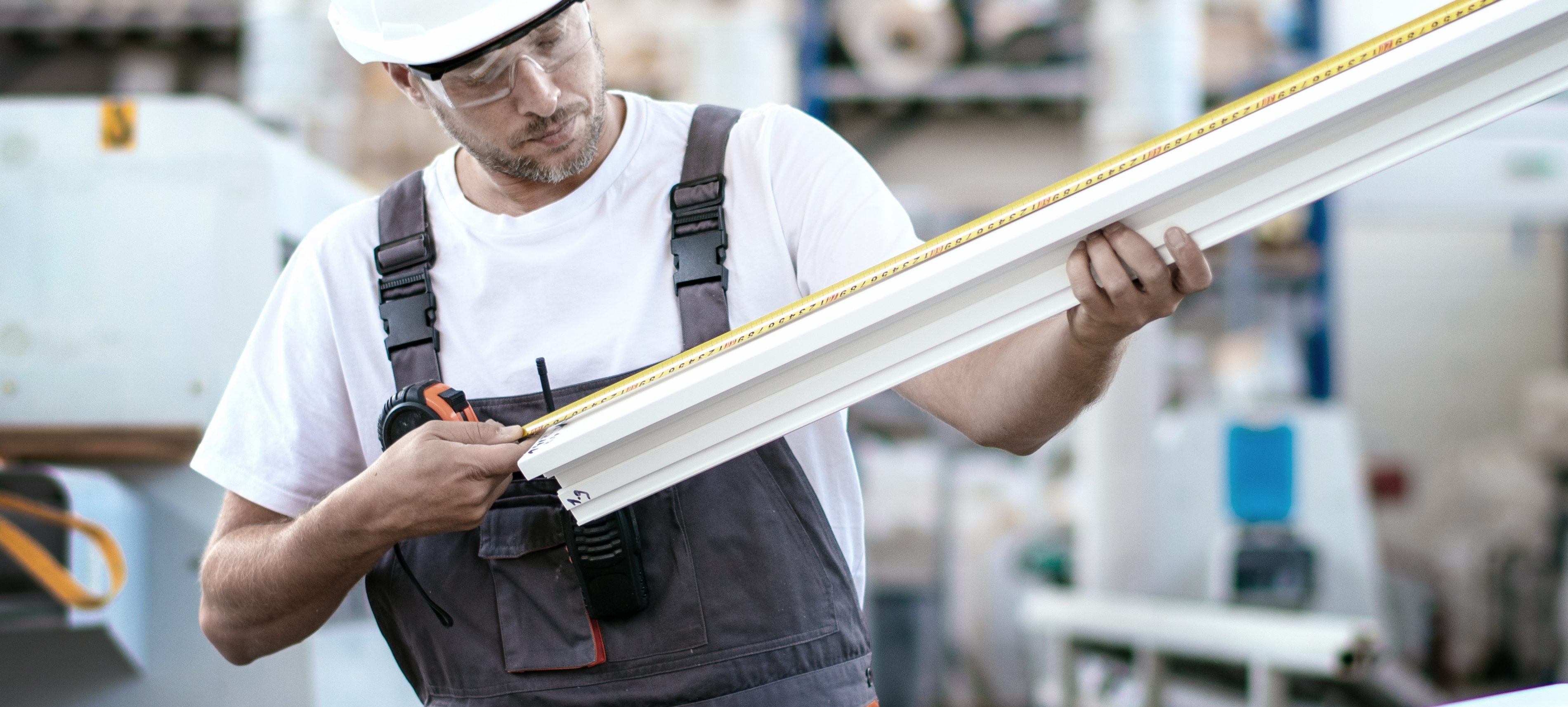 Busy factory worker | VIACTIV Krankenkasse