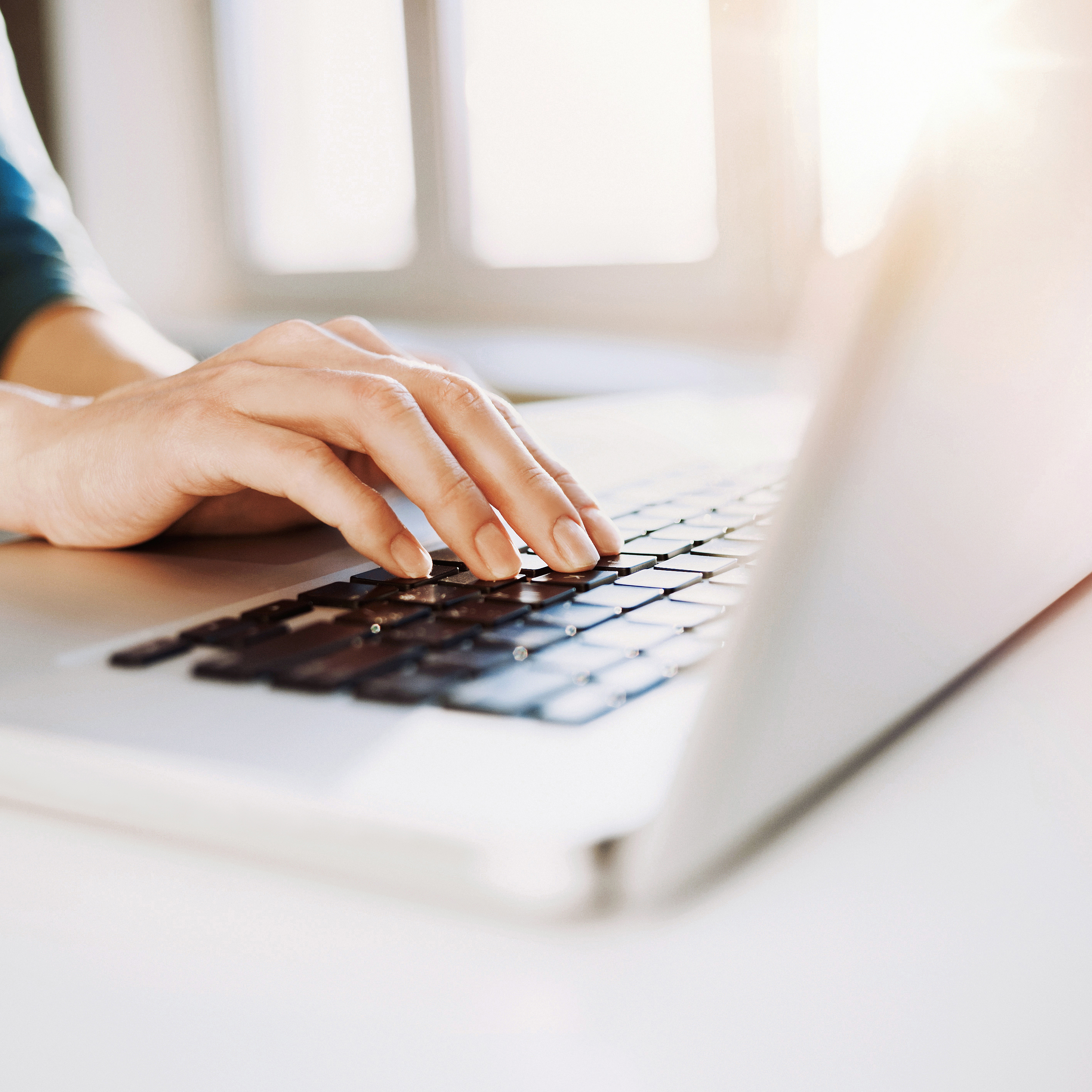 Female hand on a laptop keyboard | VIACTIV Krankenkasse