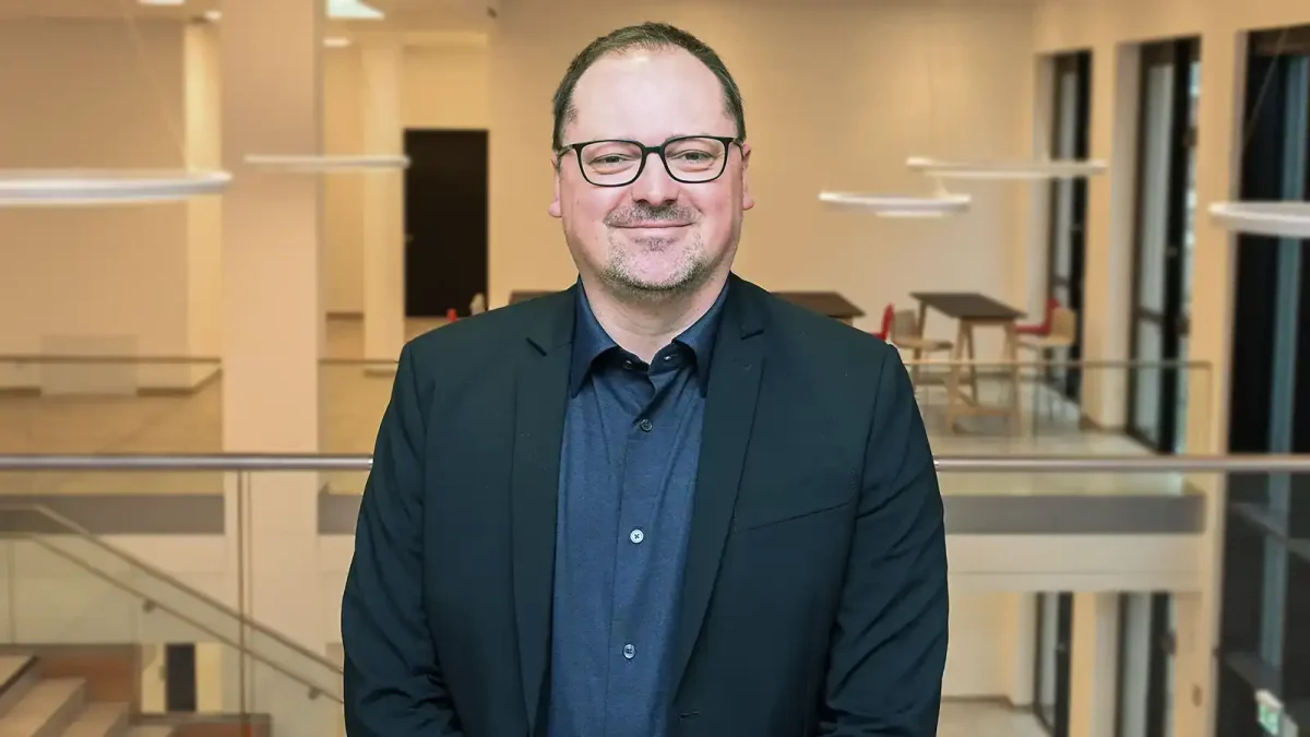 Ein Portraitfoto des Teamleiters Sebastian Pyttlik. | VIACTIV Krankenkasse