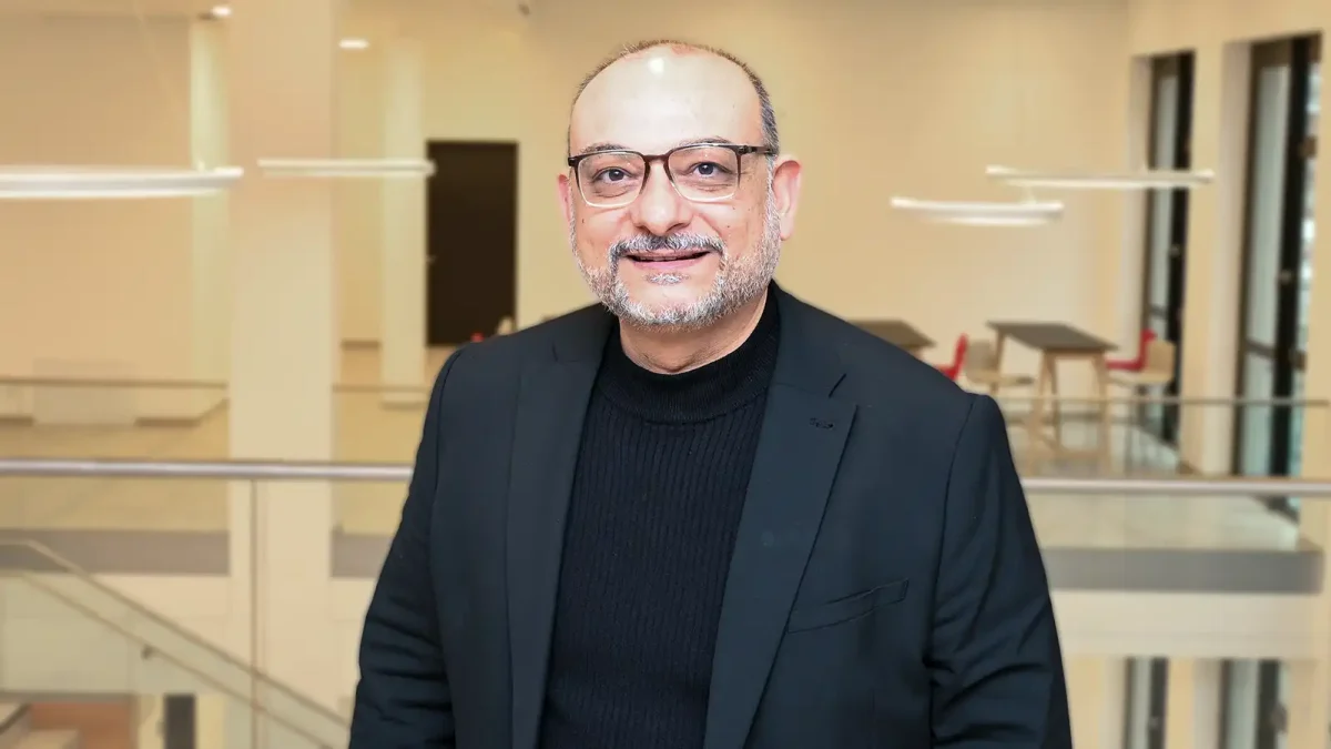 Ein Portraitfoto des Ausbilders Dejan Tomic. | VIACTIV Krankenkasse