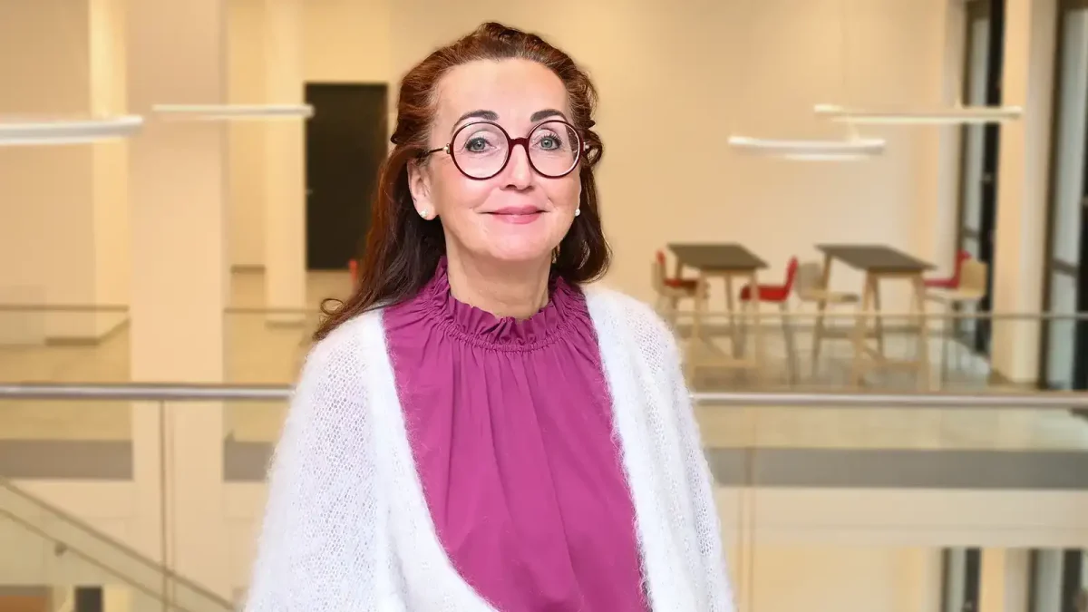 Ein Portraitfoto der Ausbilderin Bettina Bauer. | VIACTIV Krankenkasse