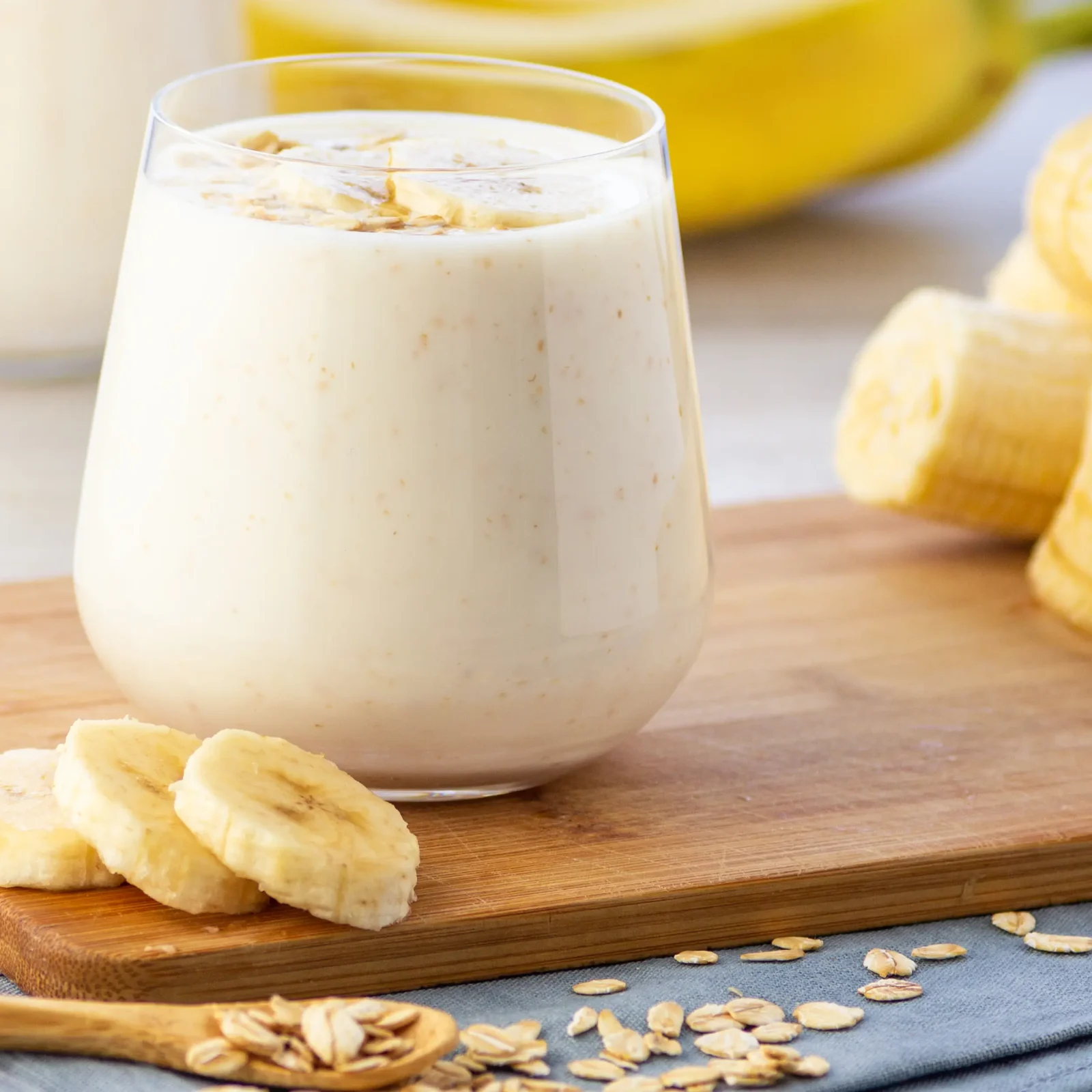 Eine Bananenmilch in einem Glas. | VIACTIV Krankenkasse