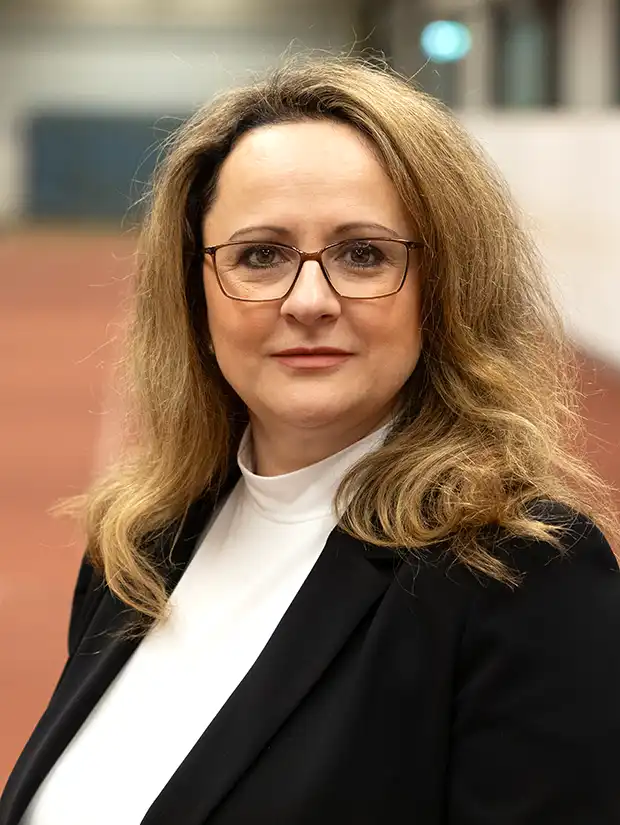 Ein Portrait von Ionela Buzea, Vertriebsexpertin im Unternehmensvertrieb | VIACTIV Krankenkasse