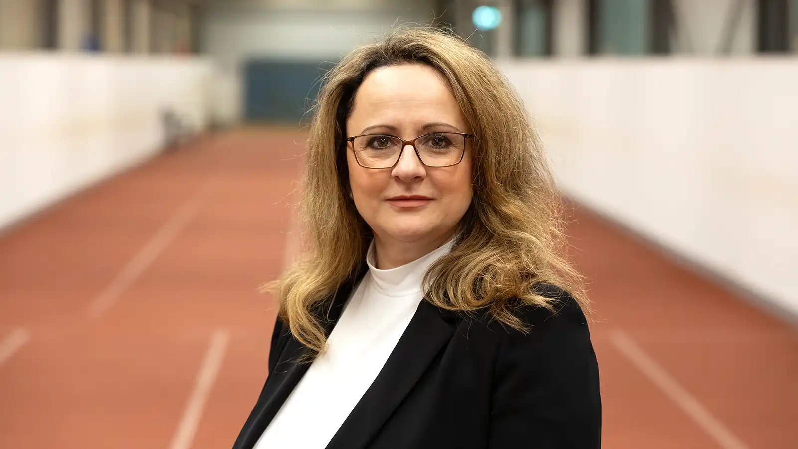 Ein Portrait von Ionela Buzea, Vertriebsexpertin im Unternehmensvertrieb | VIACTIV Krankenkasse