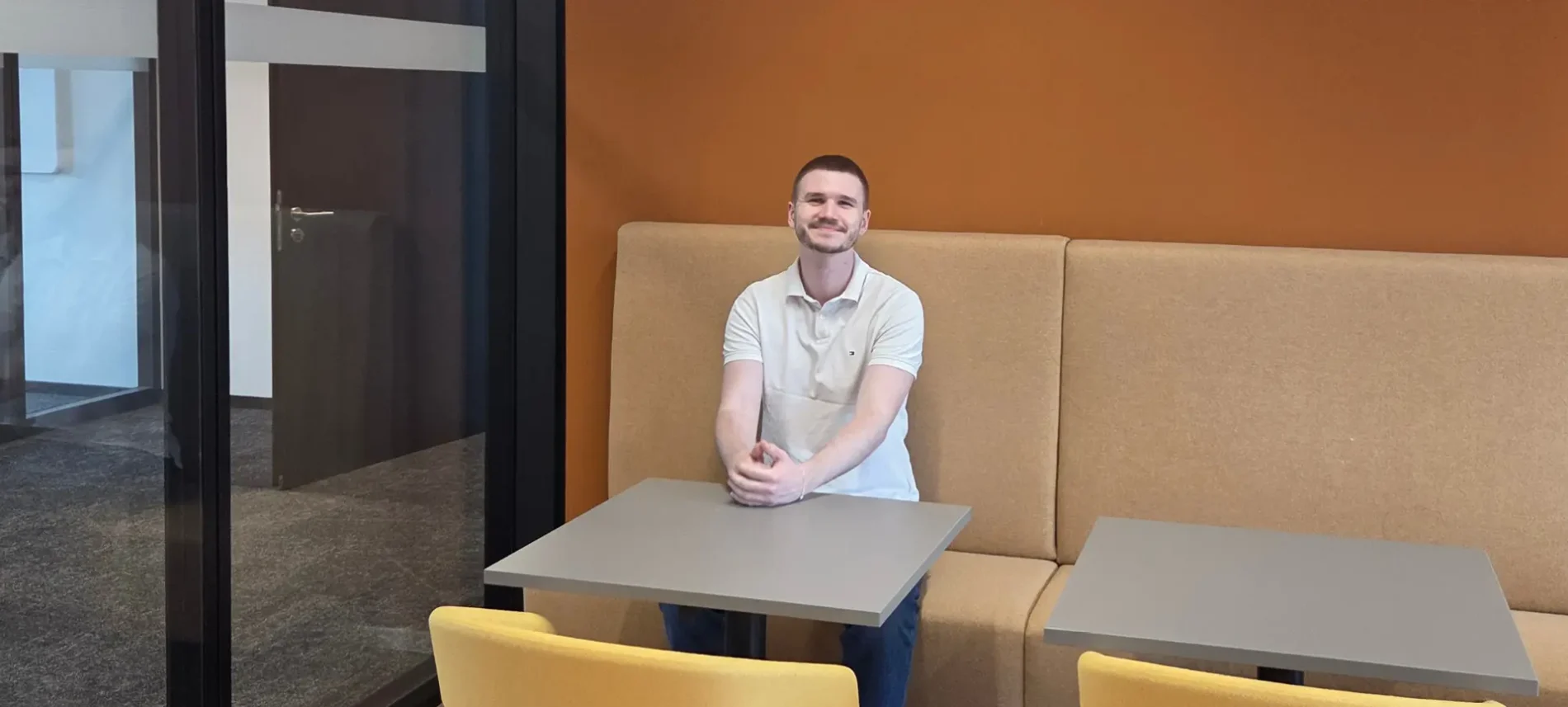 Phil Hermann, ein Mitarbeiter der VIACTIV Krankenkasse, im Interview. | VIACTIV Krankenkasse