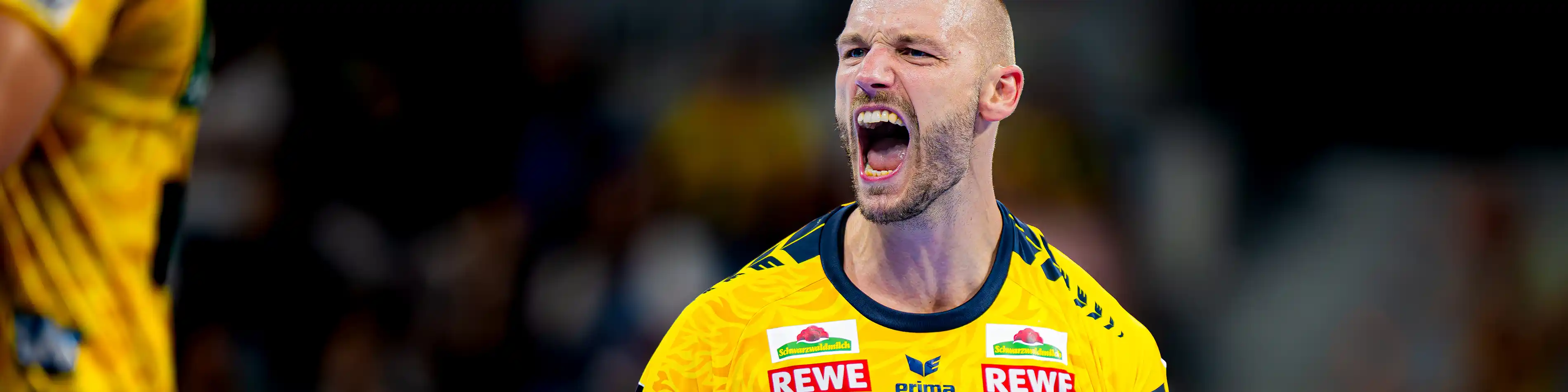 Ein Handballspieler der Rhein-Neckar Löwen jubelt euphorisch. | VIACTIV Krankenkasse