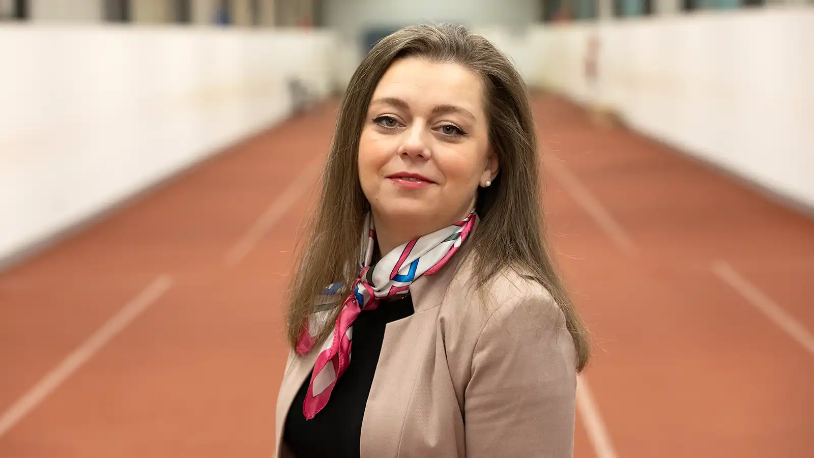 Ein Portrait von Raluca Hila, Spezialistin im Unternehmensvertrieb | VIACTIV Krankenkasse